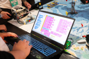 Кадри от FIRST® LEGO® League през 2025 година.